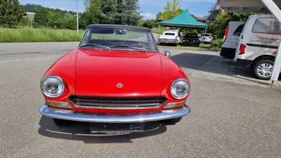 FIAT 124 Spider 1969 — Roadster classique rouge, 12 600 km d'exception — Seitenansicht