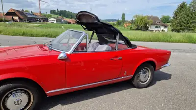FIAT 124 Spider 1969 — Roadster classique rouge, 12 600 km d'exception — Innenraum