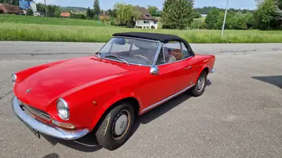 FIAT 124 Spider 1969 — Roadster classique rouge, 12 600 km d'exception — Detail