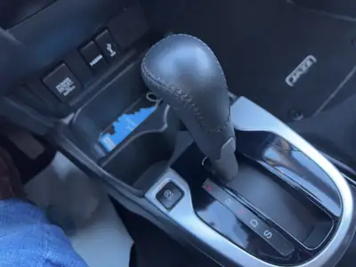 Honda Jazz 1.3i-VTEC Elegance — Citadine fiable, boîte auto, entretien suivi — Miniatur 11