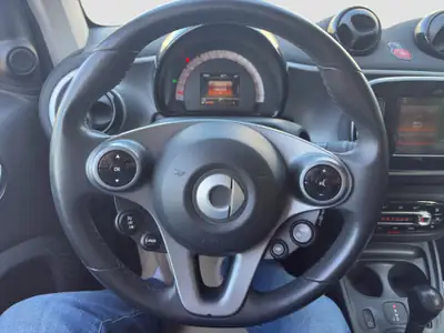 Smart Fortwo Passion TwinMatic 2015 — Citadine agile, automatique, entretien suivi — Miniatur 11