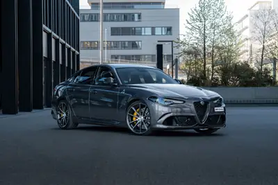 Alfa Romeo Giulia 2.9 V6 Biturbo Quadrifoglio — Berline sportive italienne 510 ch, impeccable — exterior view