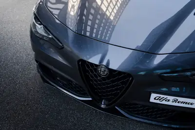 Alfa Romeo Giulia 2.9 V6 Biturbo Quadrifoglio — Berline sportive italienne 510 ch, impeccable — Thumbnail 11