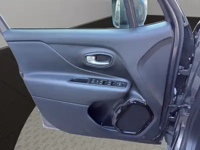 Jeep Renegade 1.0 Turbo Night Eagle — Compact SUV dynamique, sans accident — Thumbnail 12