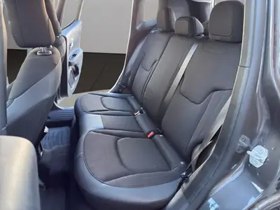 Jeep Renegade 1.0 Turbo Night Eagle — Compact SUV dynamique, sans accident — Thumbnail 13