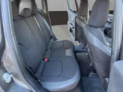 Jeep Renegade 1.0 Turbo Night Eagle — Compact SUV dynamique, sans accident — Thumbnail 18