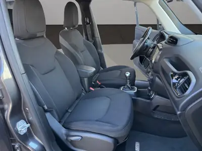 Jeep Renegade 1.0 Turbo Night Eagle — Compact SUV dynamique, sans accident — Thumbnail 17