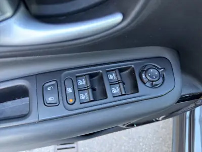 Jeep Renegade 1.0 Turbo Night Eagle — Compact SUV dynamique, sans accident — Thumbnail 21