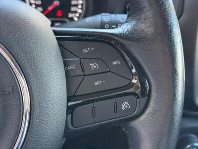 Jeep Renegade 1.0 Turbo Night Eagle — Compact SUV dynamique, sans accident — Thumbnail 24