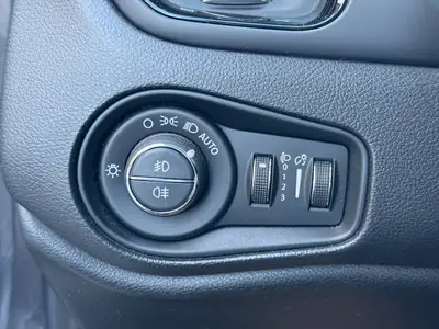 Jeep Renegade 1.0 Turbo Night Eagle — Compact SUV dynamique, sans accident — Thumbnail 22