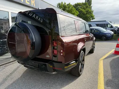 Land Rover Defender 130 3.0 D I6 300 — Robustesse premium et technologie hybride — arrière