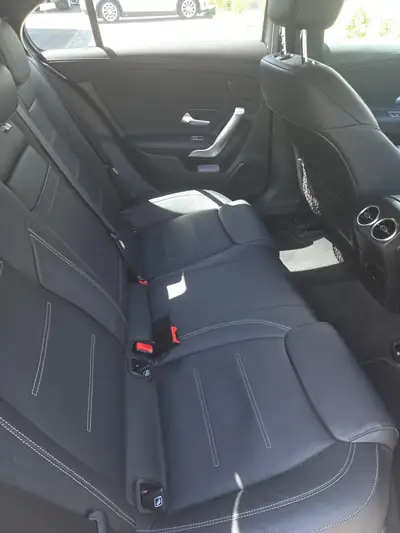 Mercedes-Benz A 250 AMG Line — Berline compacte sportive, 62'000 km seulement — Miniatur 9