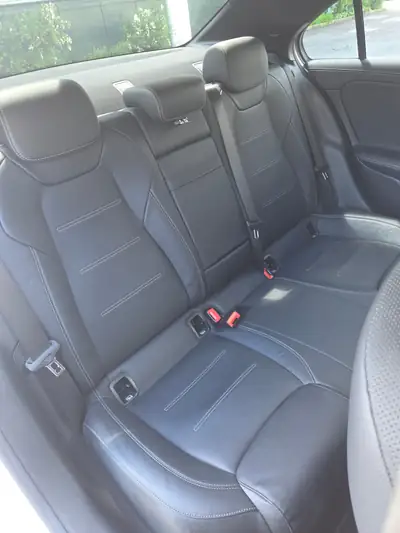 Mercedes-Benz A 250 AMG Line — Berline compacte sportive, 62'000 km seulement — Miniatur 10