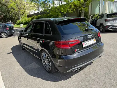 Audi S3 Sportback 2.0 TFSI Quattro — Berline sportive polyvalente, 301 ch dynamiques — Miniature 12
