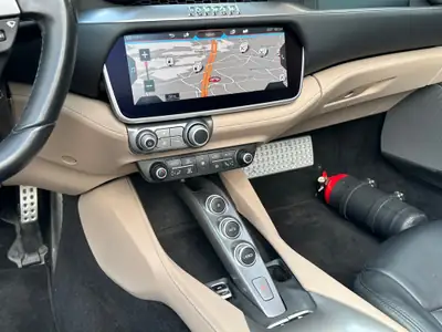 Ferrari Portofino 3.9 Turbo — Cabriolet légendaire, 599 ch, très faible kilométrage — Miniatur 20