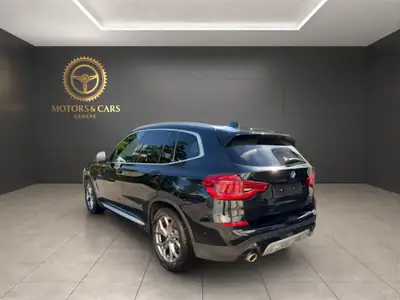 BMW X3 xDrive 20i Luxury Line — SUV premium avec affichage tête-haute et caméra — Heckansicht
