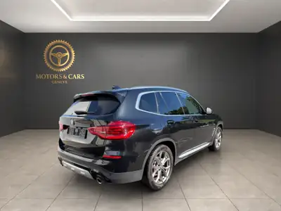BMW X3 xDrive 20i Luxury Line — SUV premium avec affichage tête-haute et caméra — Armaturenbrett