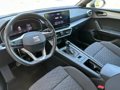 SEAT Leon 1.5 TSI Hola — Berline dynamique, première main, équipement premium — Innenraum