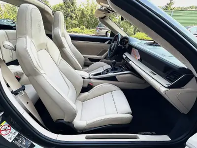 Porsche 911 Targa 3.0 Carrera 4S Heritage Design Edition — Chef-d'œuvre décapotable, seulement 2000 km — Thumbnail 8