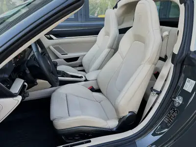 Porsche 911 Targa 3.0 Carrera 4S Heritage Design Edition — Chef-d'œuvre décapotable, seulement 2000 km — Thumbnail 13