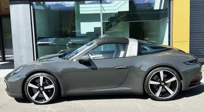 Porsche 911 Targa 3.0 Carrera 4S Heritage Design Edition — Chef-d'œuvre décapotable, seulement 2000 km — Thumbnail 19