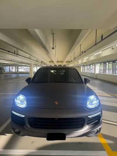 Porsche Cayenne 3.0 V6 S E-Hybrid — SUV premium hybride rechargeable, 112'000 km — vista esterna