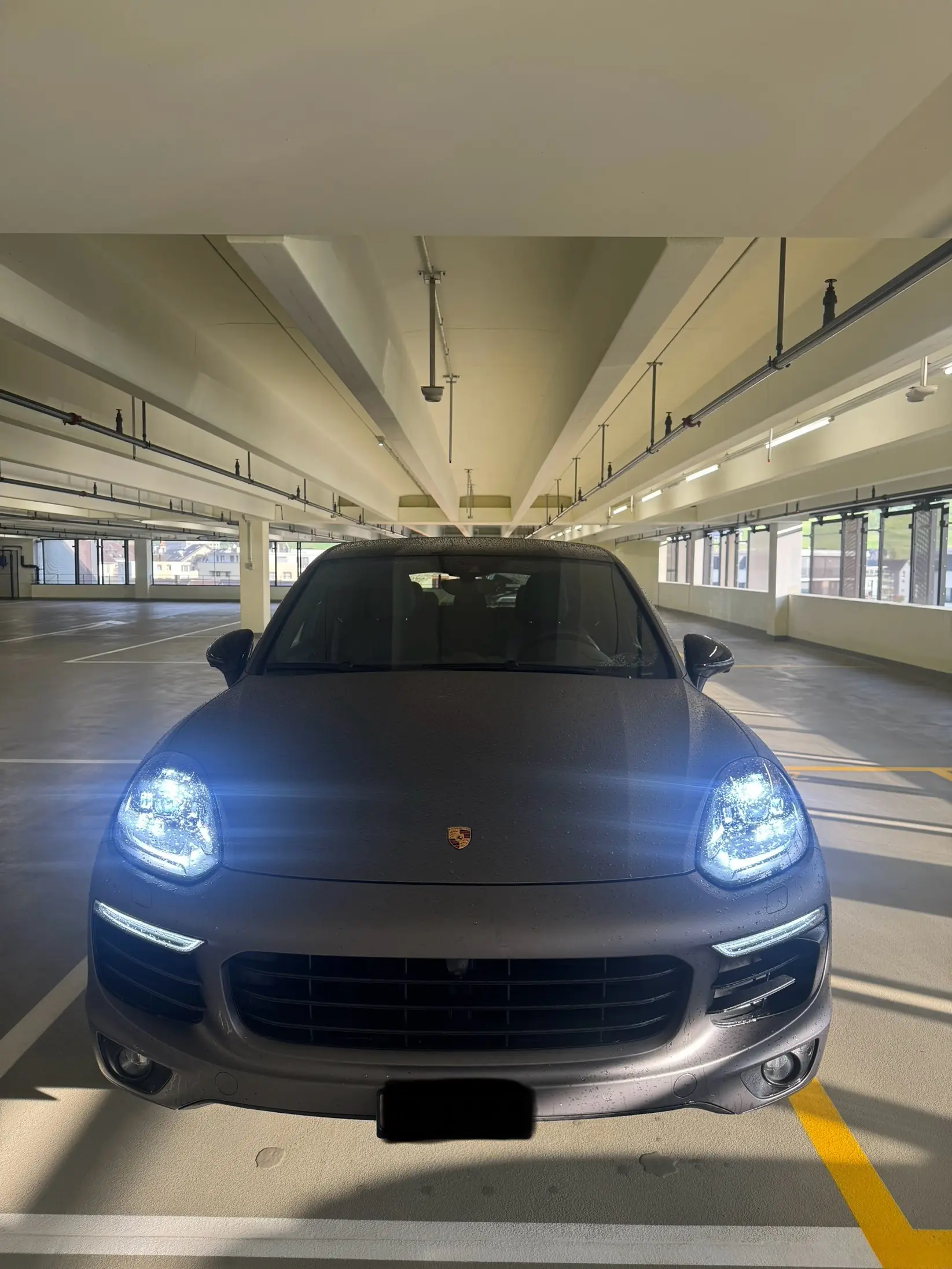 Porsche Cayenne 3.0 V6 S E-Hybrid — SUV premium hybride rechargeable, 112'000 km — vista esterna