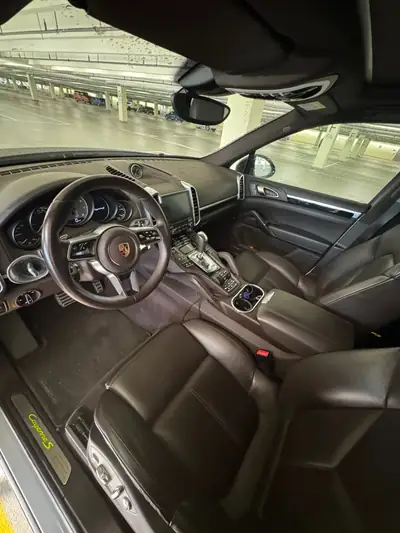 Porsche Cayenne 3.0 V6 S E-Hybrid — SUV premium hybride rechargeable, 112'000 km — dettaglio