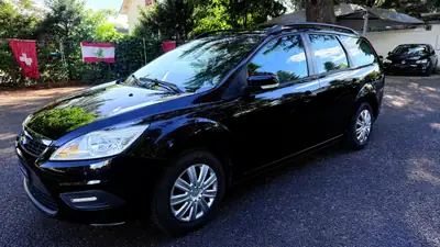 Ford Focus 1.6i VCT Carving — Break spacieux, moteur économe et sans sinistre — vista posteriore