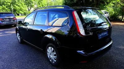 Ford Focus 1.6i VCT Carving — Break spacieux, moteur économe et sans sinistre — interni