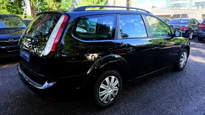 Ford Focus 1.6i VCT Carving — Break spacieux, moteur économe et sans sinistre — cruscotto