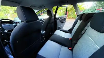 Ford Focus 1.6i VCT Carving — Break spacieux, moteur économe et sans sinistre — Miniatura 8