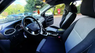 Ford Focus 1.6i VCT Carving — Break spacieux, moteur économe et sans sinistre — Miniatura 9