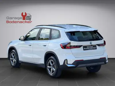 BMW X1 sDrive 18d — SUV compact diesel, équipement premium et consommation maîtrisée — interior