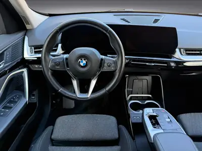 BMW X1 sDrive 18d — SUV compact diesel, équipement premium et consommation maîtrisée — Thumbnail 8