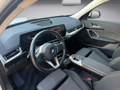 BMW X1 sDrive 18d — SUV compact diesel, équipement premium et consommation maîtrisée — Thumbnail 9