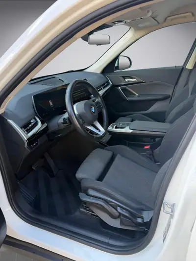 BMW X1 sDrive 18d — SUV compact diesel, équipement premium et consommation maîtrisée — Thumbnail 10