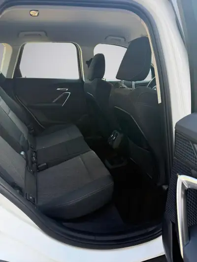 BMW X1 sDrive 18d — SUV compact diesel, équipement premium et consommation maîtrisée — Thumbnail 12