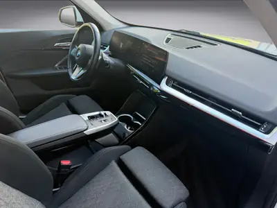 BMW X1 sDrive 18d — SUV compact diesel, équipement premium et consommation maîtrisée — Thumbnail 14