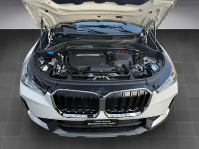 BMW X1 sDrive 18d — SUV compact diesel, équipement premium et consommation maîtrisée — Thumbnail 16