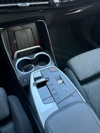 BMW X1 sDrive 18d — SUV compact diesel, équipement premium et consommation maîtrisée — Thumbnail 19