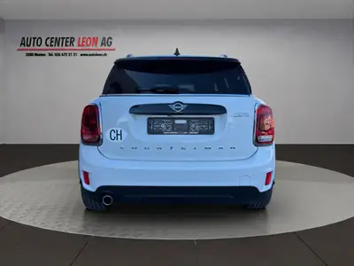 MINI Countryman Cooper ALL4 — SUV compact polyvalent, traction intégrale et technologie Steptronic — dashboard