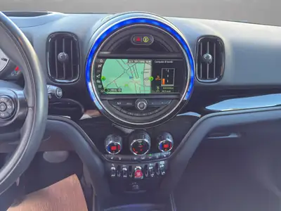 MINI Countryman Cooper ALL4 — SUV compact polyvalent, traction intégrale et technologie Steptronic — Thumbnail 15