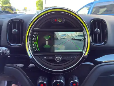 MINI Countryman Cooper ALL4 — SUV compact polyvalent, traction intégrale et technologie Steptronic — Thumbnail 24
