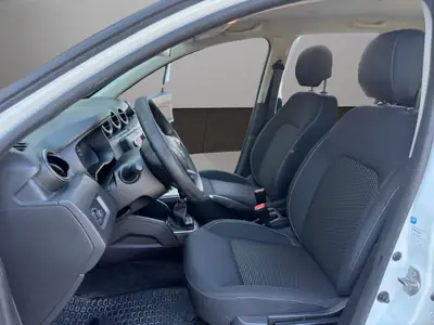 Dacia Duster TCe 130 Comfort 4x4 — SUV polyvalent, 4x4 authentique, sans accident — Thumbnail 9