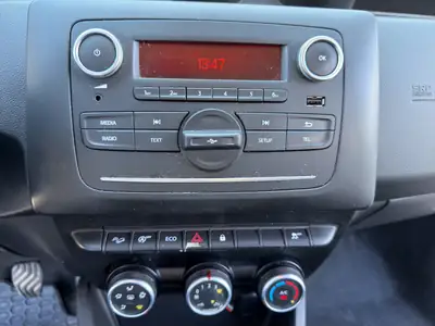 Dacia Duster TCe 130 Comfort 4x4 — SUV polyvalent, 4x4 authentique, sans accident — Thumbnail 15