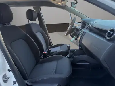 Dacia Duster TCe 130 Comfort 4x4 — SUV polyvalent, 4x4 authentique, sans accident — Thumbnail 17