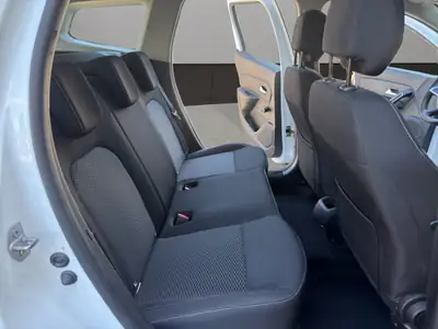 Dacia Duster TCe 130 Comfort 4x4 — SUV polyvalent, 4x4 authentique, sans accident — Thumbnail 18