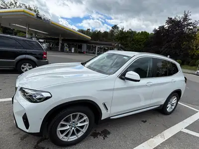 BMW X3 xDrive 20i — SUV polyvalent 2023, faible kilométrage, sans sinistre — vista posteriore