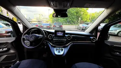 Mercedes-Benz V 220 d Avantgarde — Monospace 7 places, diesel économique — Miniatur 9